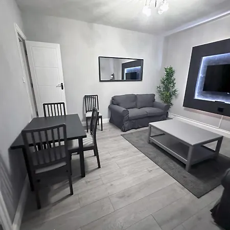 بيت للعطل Modernised 3 Bedroom House, Lascelle ليدز