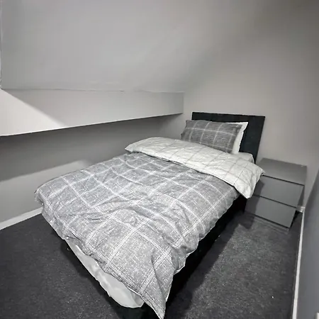 Modernised 3 Bedroom House, Lascelle بيت للعطل ليدز